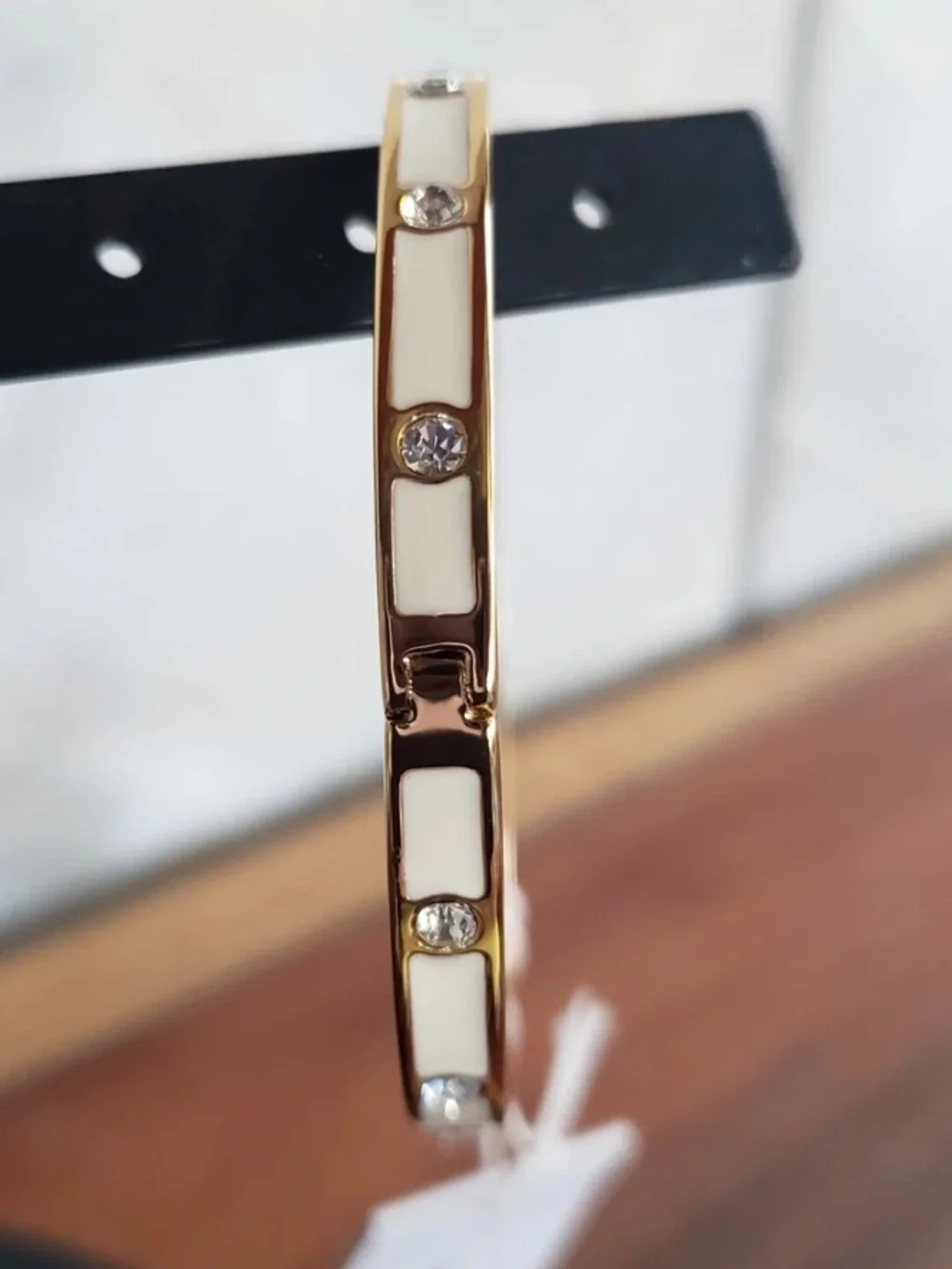 Kate spade Set in Stone Hinged Bangle White/Gold